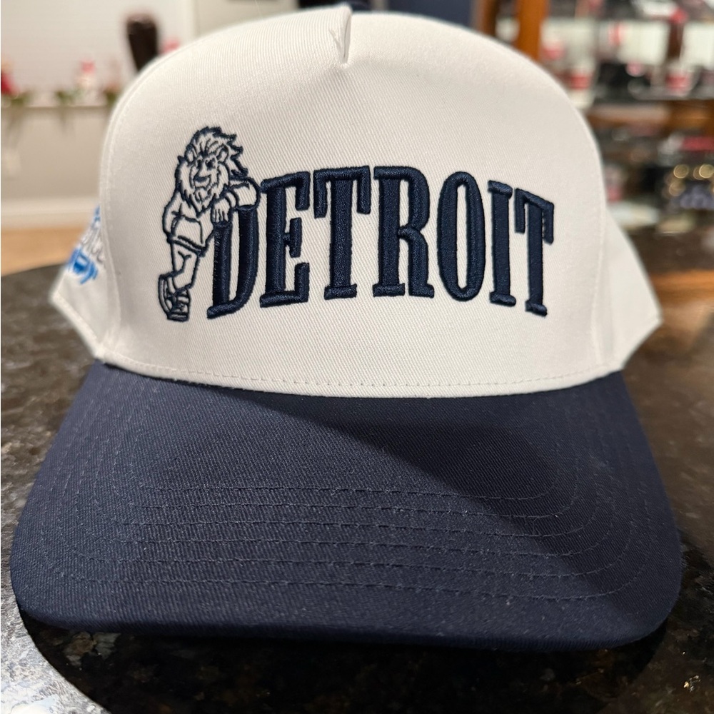 Rare 2023 Kiwiclo x Lions David Montgomery Snapback Cap + Penei Sewell Card